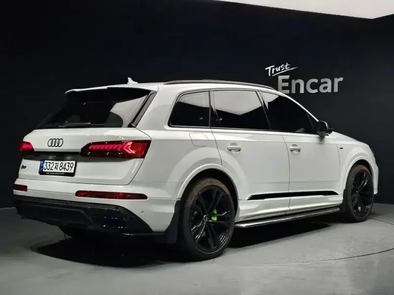 2023 Audi Q7 с пробегом 27 072 км