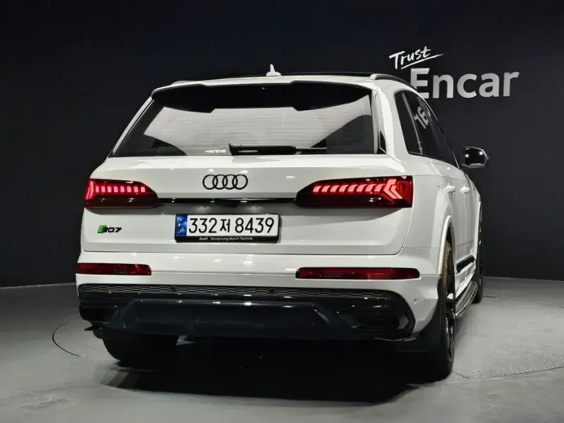 2023 Audi Q7 с пробегом 27 072 км