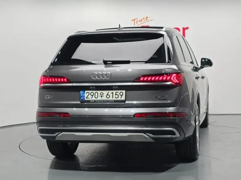 2021 Audi Q7 с пробегом 29 471 км
