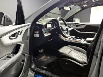 2023 Audi Q7 с пробегом 27 072 км