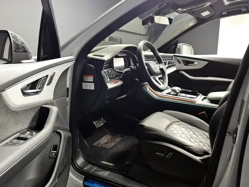 2023 Audi Q7 с пробегом 27 072 км