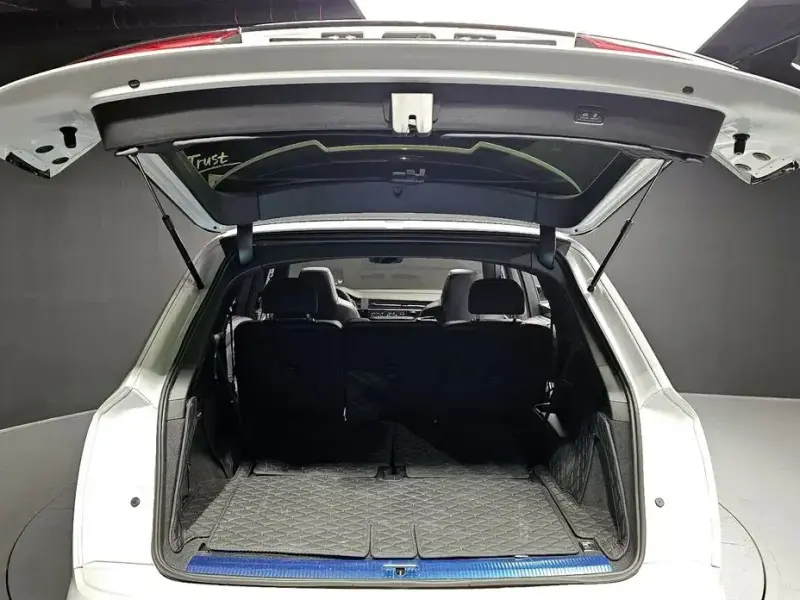2023 Audi Q7 с пробегом 27 072 км