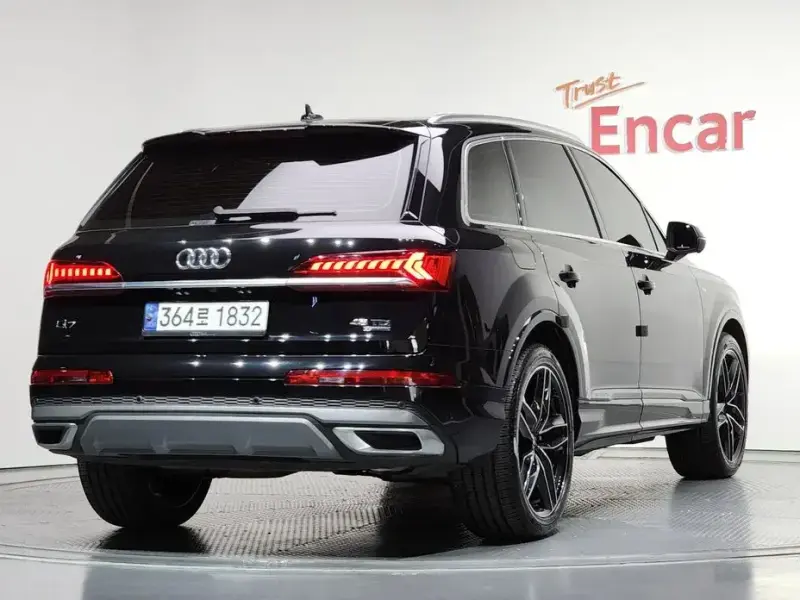 2023 Audi Q7 с пробегом 66 056 км