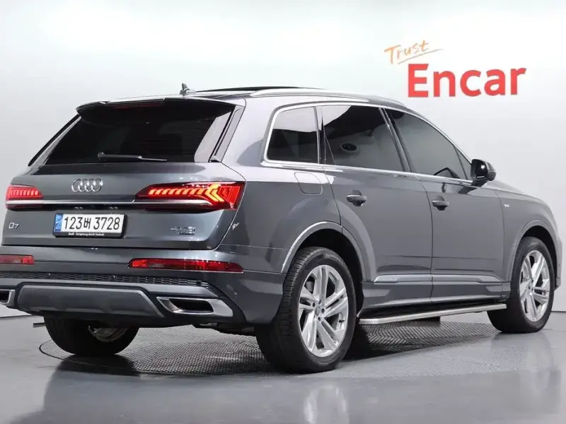 2020 Audi Q7 с пробегом 75 979 км