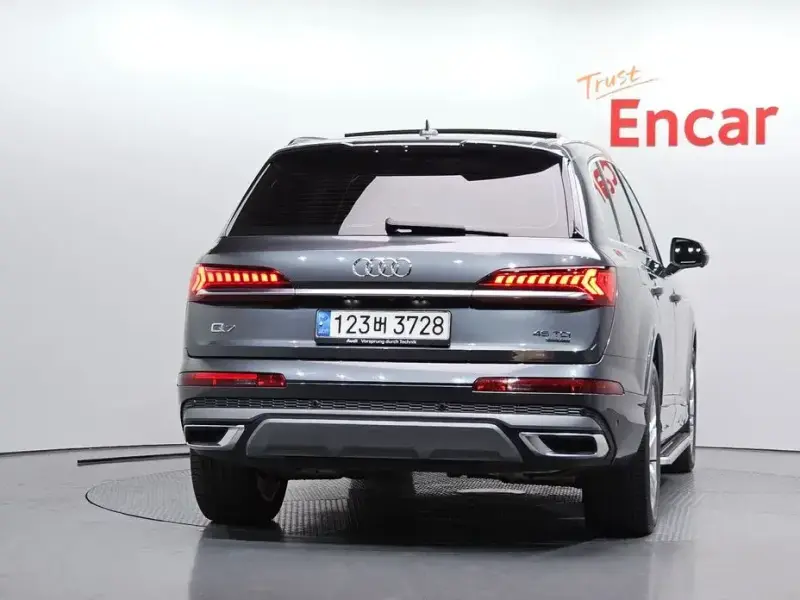 2020 Audi Q7 с пробегом 75 979 км