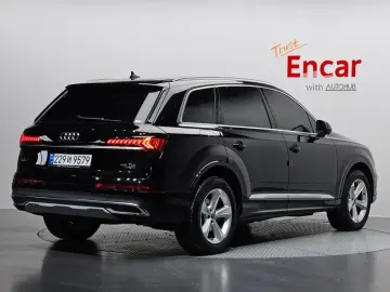 2022 Audi Q7 с пробегом 77 281 км