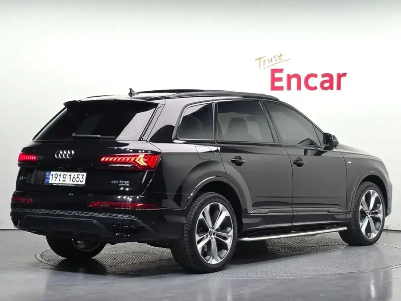 2023 Audi Q7 с пробегом 56 750 км