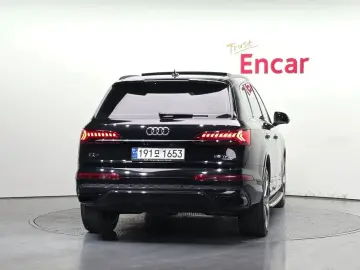 2023 Audi Q7 с пробегом 56 750 км