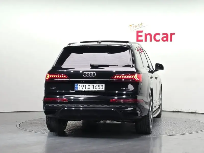 2023 Audi Q7 с пробегом 56 750 км