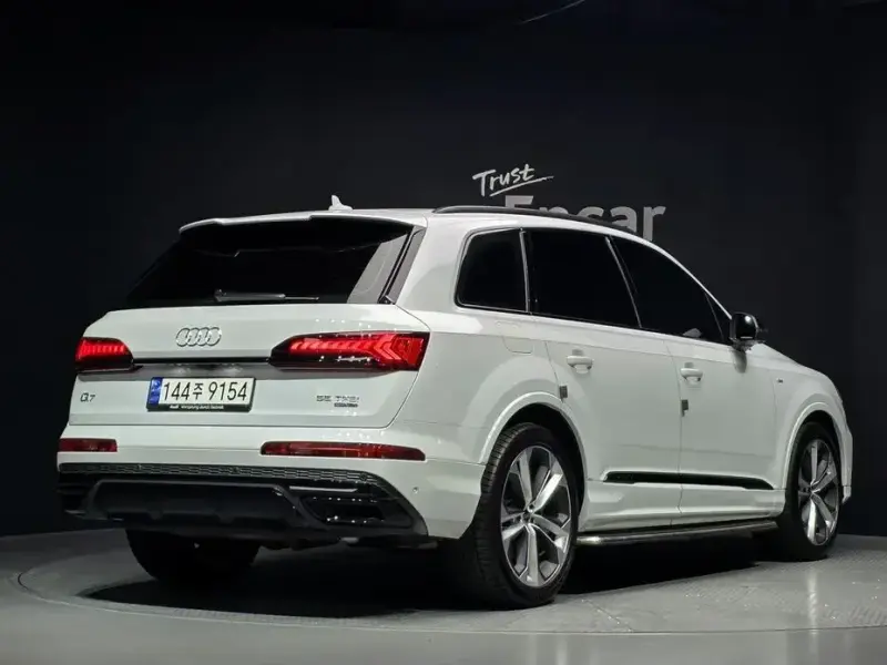 2023 Audi Q7 с пробегом 44 204 км