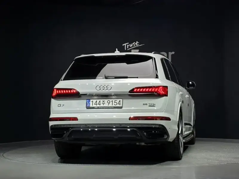 2023 Audi Q7 с пробегом 44 204 км