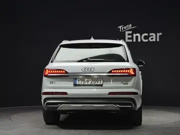 2021 Audi Q7 с пробегом 105 284 км