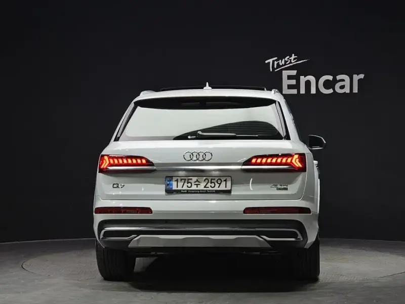 2021 Audi Q7 с пробегом 105 284 км
