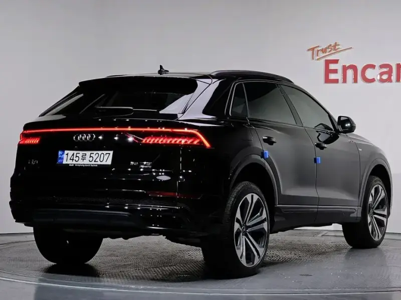 2023 Audi Q8 с пробегом 34 672 км