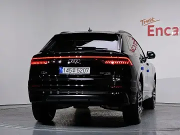 2023 Audi Q8 с пробегом 34 672 км