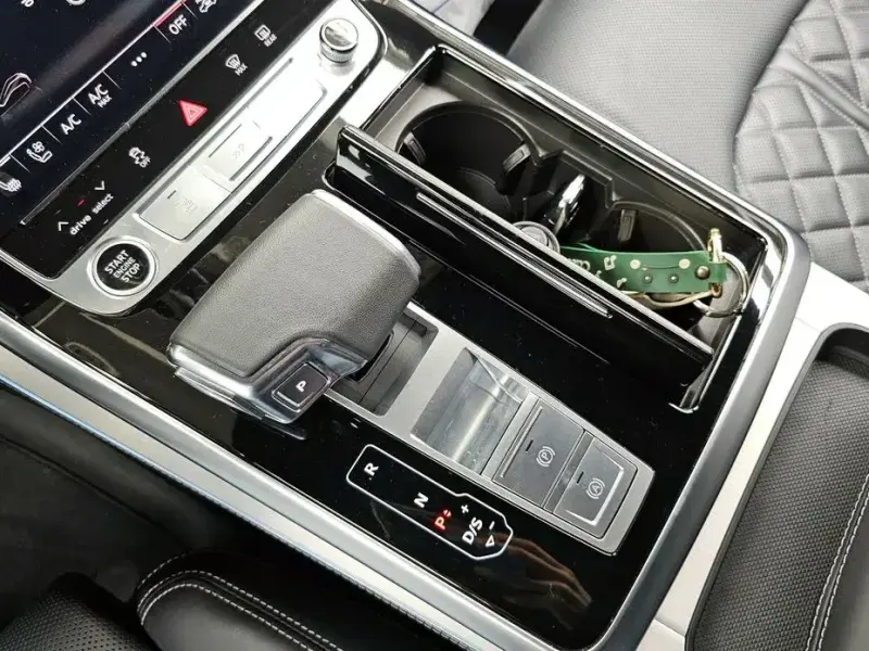 2023 Audi Q8 с пробегом 34 672 км