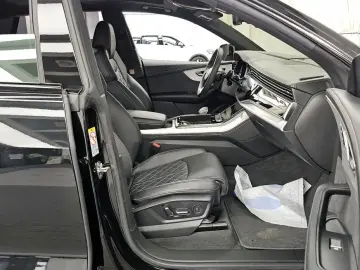 2023 Audi Q8 с пробегом 34 672 км
