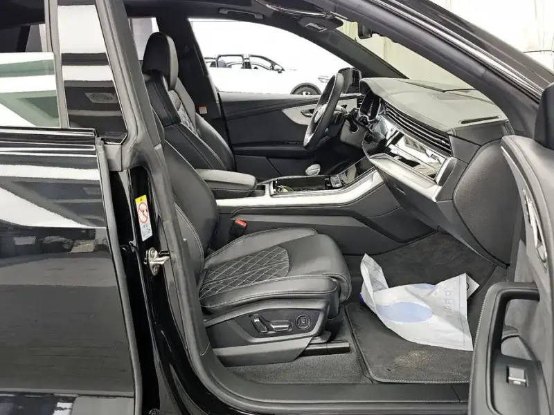 2023 Audi Q8 с пробегом 34 672 км