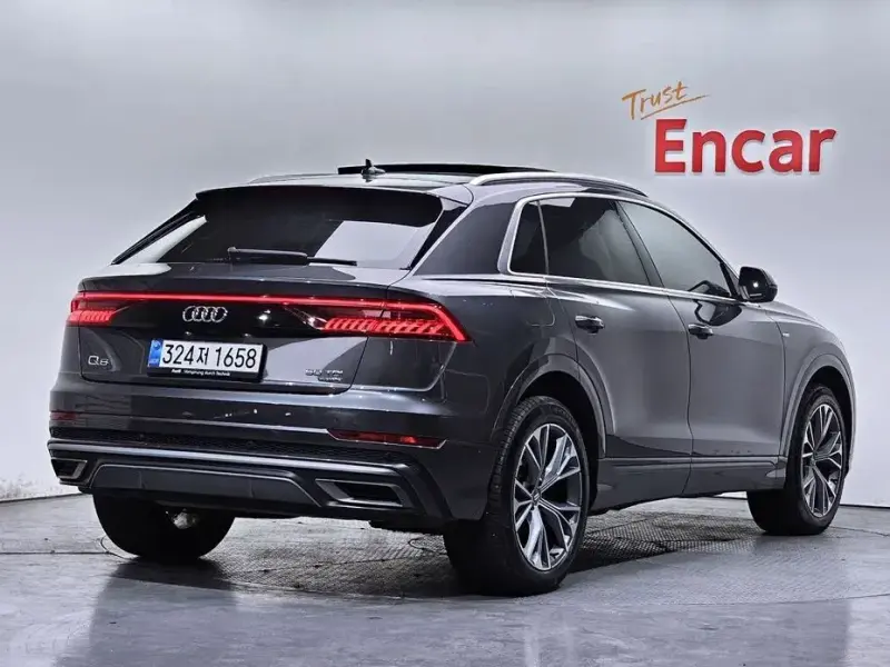 2021 Audi Q8 с пробегом 87 635 км