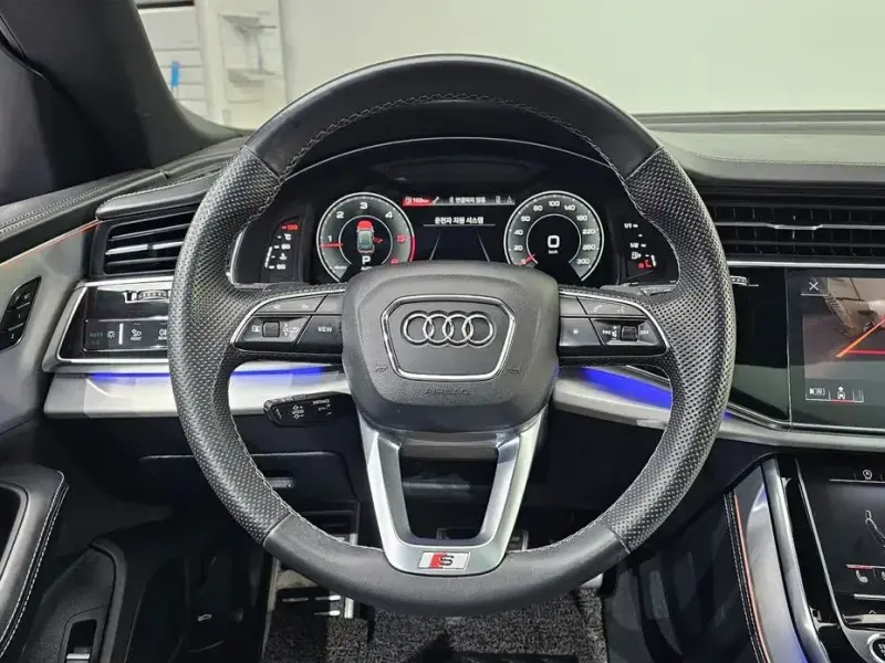 2021 Audi Q8 с пробегом 87 635 км