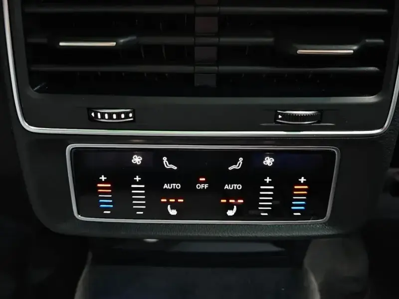 2021 Audi Q8 с пробегом 56 145 км