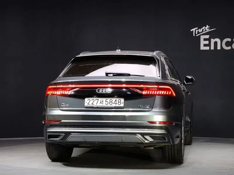 2020 Audi Q8 с пробегом 130 600 км