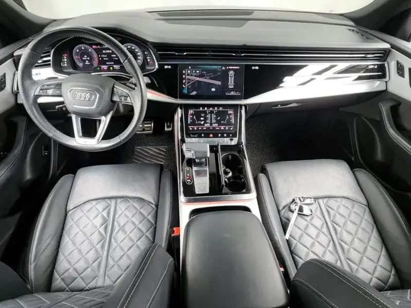 2020 Audi Q8 с пробегом 130 600 км