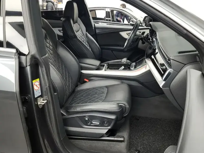 2020 Audi Q8 с пробегом 130 600 км