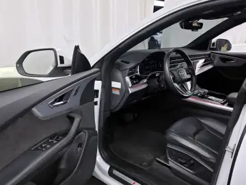 2020 Audi Q8 с пробегом 80 862 км