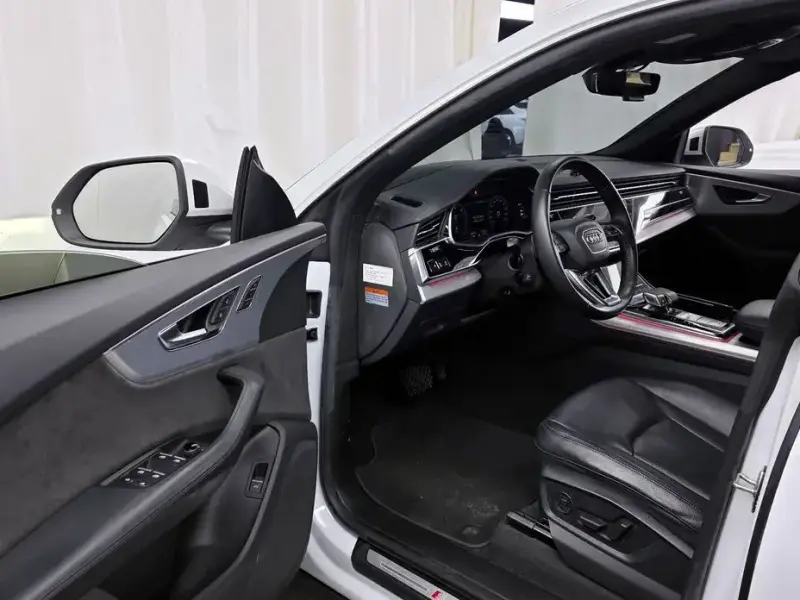 2020 Audi Q8 с пробегом 80 862 км
