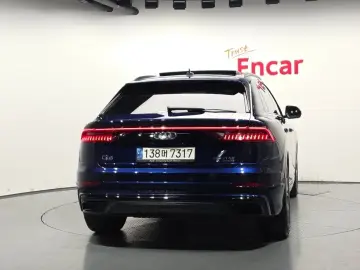 2022 Audi Q8 с пробегом 43 218 км