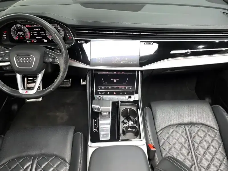 2022 Audi Q8 с пробегом 43 218 км