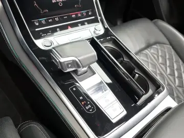 2022 Audi Q8 с пробегом 43 218 км