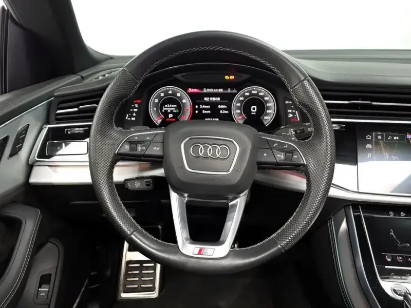 2022 Audi Q8 с пробегом 43 218 км