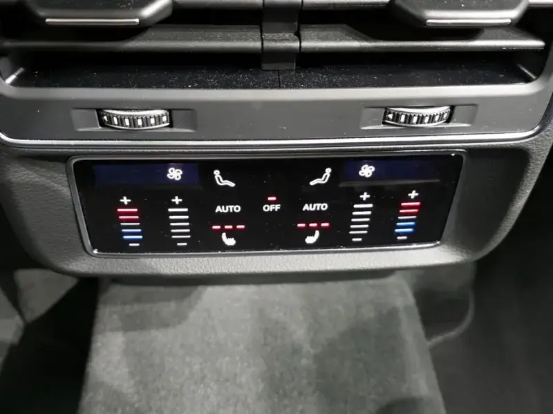 2022 Audi Q8 с пробегом 43 218 км