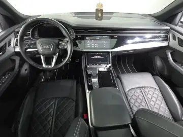 2020 Audi Q8 с пробегом 109 146 км