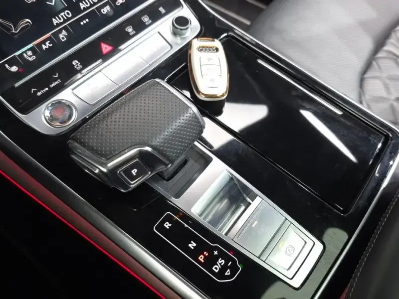 2020 Audi Q8 с пробегом 109 146 км