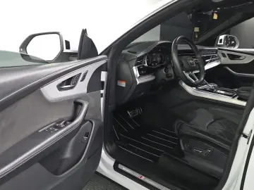 2020 Audi Q8 с пробегом 109 146 км