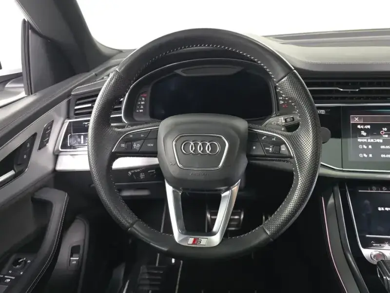 2020 Audi Q8 с пробегом 109 146 км