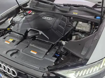 2021 Audi Q8 с пробегом 92 608 км