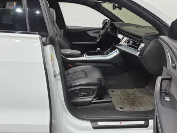 2021 Audi Q8 с пробегом 92 608 км