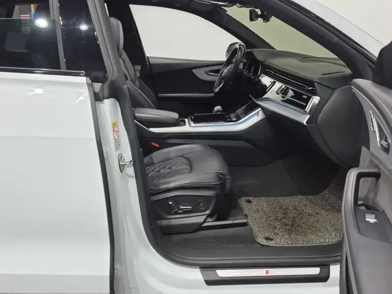 2021 Audi Q8 с пробегом 92 608 км