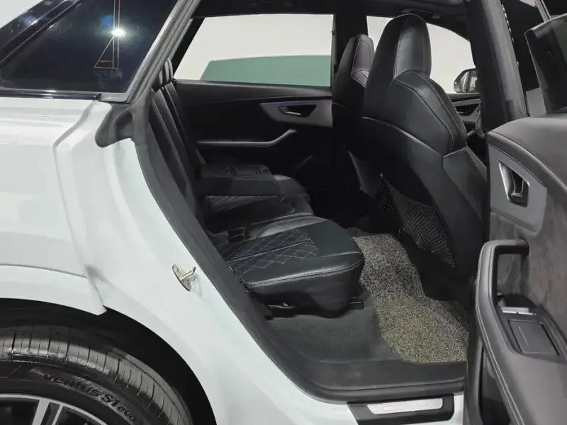 2021 Audi Q8 с пробегом 92 608 км