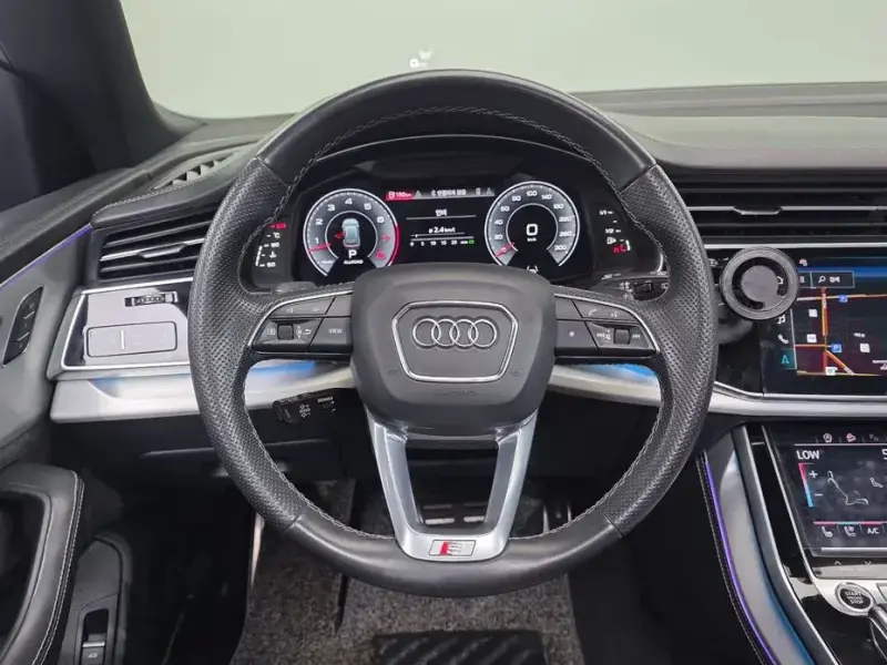 2021 Audi Q8 с пробегом 92 608 км