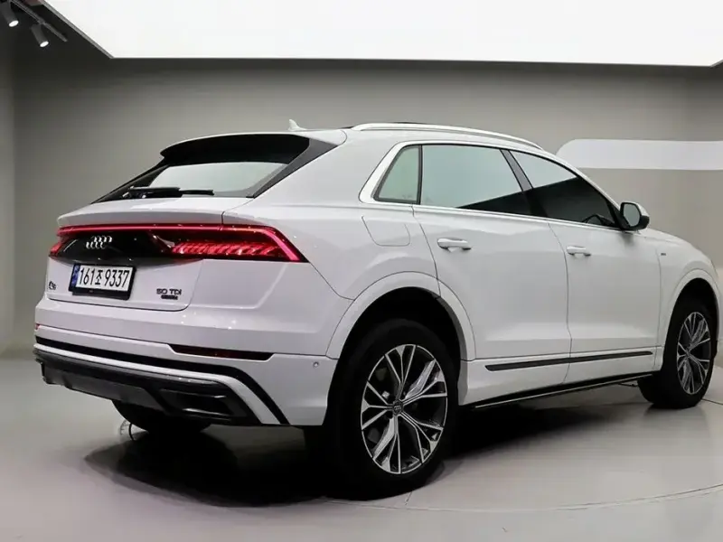 2020 Audi Q8 с пробегом 99 035 км