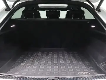 2020 Audi Q8 с пробегом 99 035 км