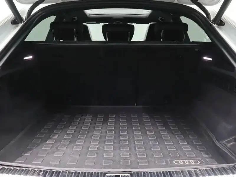 2020 Audi Q8 с пробегом 99 035 км