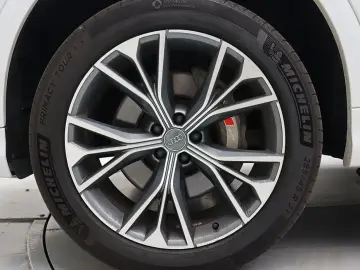 2020 Audi Q8 с пробегом 99 035 км