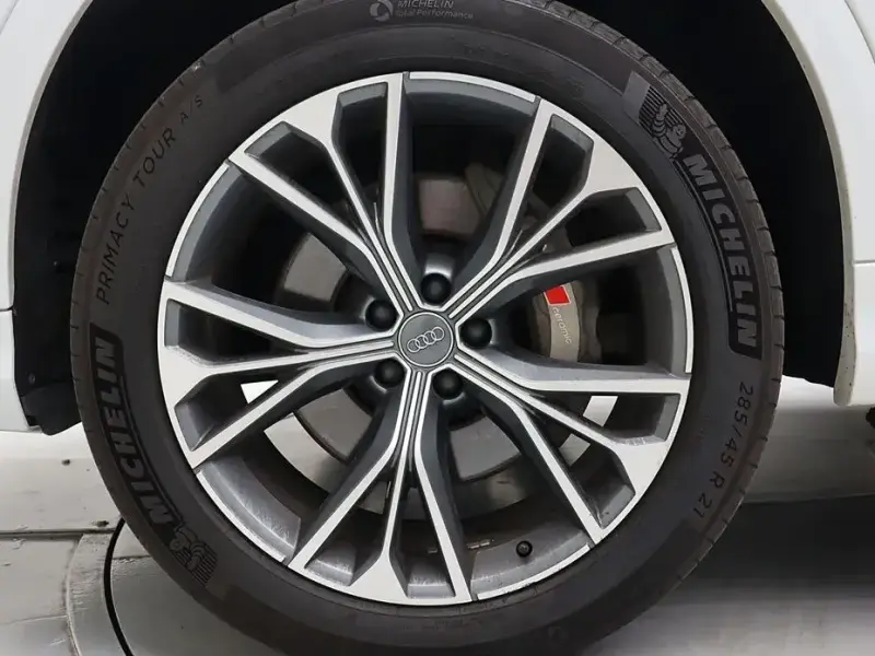 2020 Audi Q8 с пробегом 99 035 км