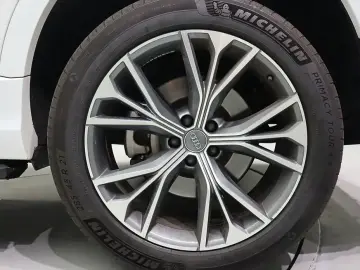 2020 Audi Q8 с пробегом 99 035 км